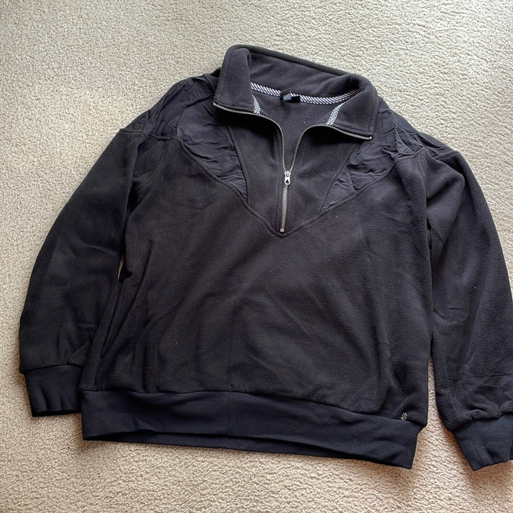 Volcom. Black. Women’s pullover.